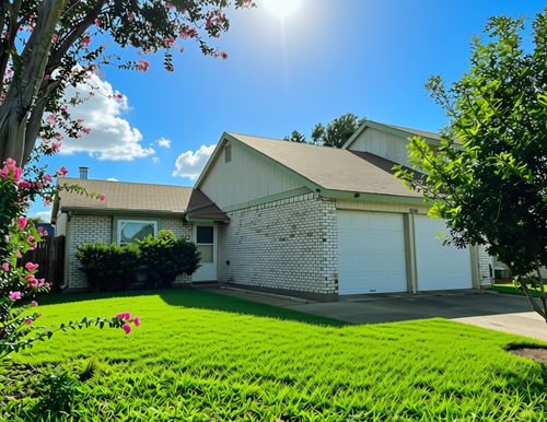 2925 Fairway Dr, Grand Prairie, TX, 75052-5447 | Card Image