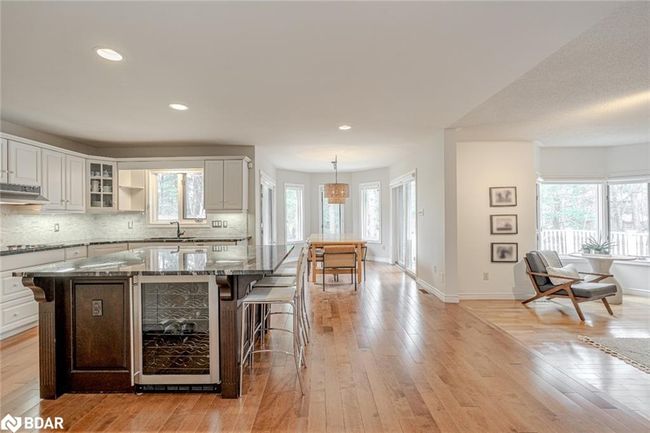 24 Willow Bay Dr, House other with 5 bedrooms, 3 bathrooms and 8 parking in Midhurst ON | Image 4