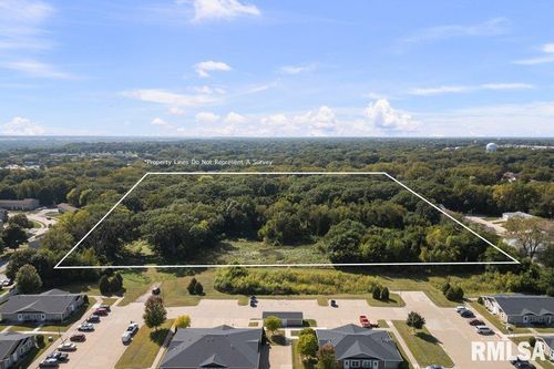 1000 48th Ave, East Moline, IL, 61244-4405 | Card Image