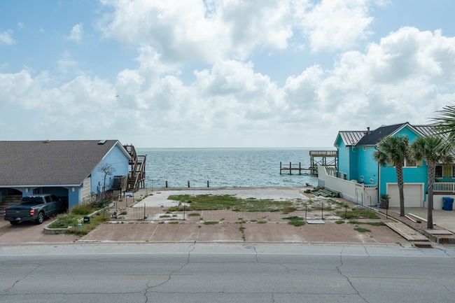 1819 Bay Shore Dr, House other with 3 bedrooms, 3 bathrooms and null parking in Rockport TX | Image 6