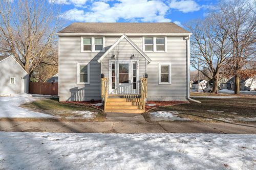 907 8th St Se, Austin, MN, 55912-3957 | Card Image