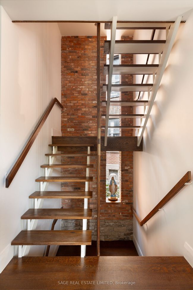 37 Gore Vale Ave, House other with 5 bedrooms, 5 bathrooms and 2 parking in Toronto ON | Image 26