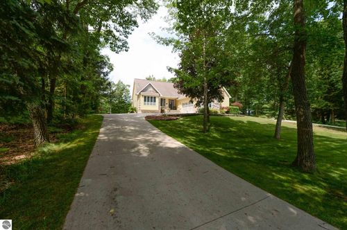 7021 Lakewood Dr, Oscoda, MI, 48750-8710 | Card Image