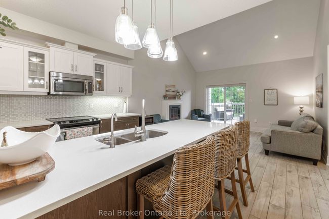 315 Telford Trail, Condo with 2 bedrooms, 4 bathrooms and 2 parking in Kemble ON | Image 6