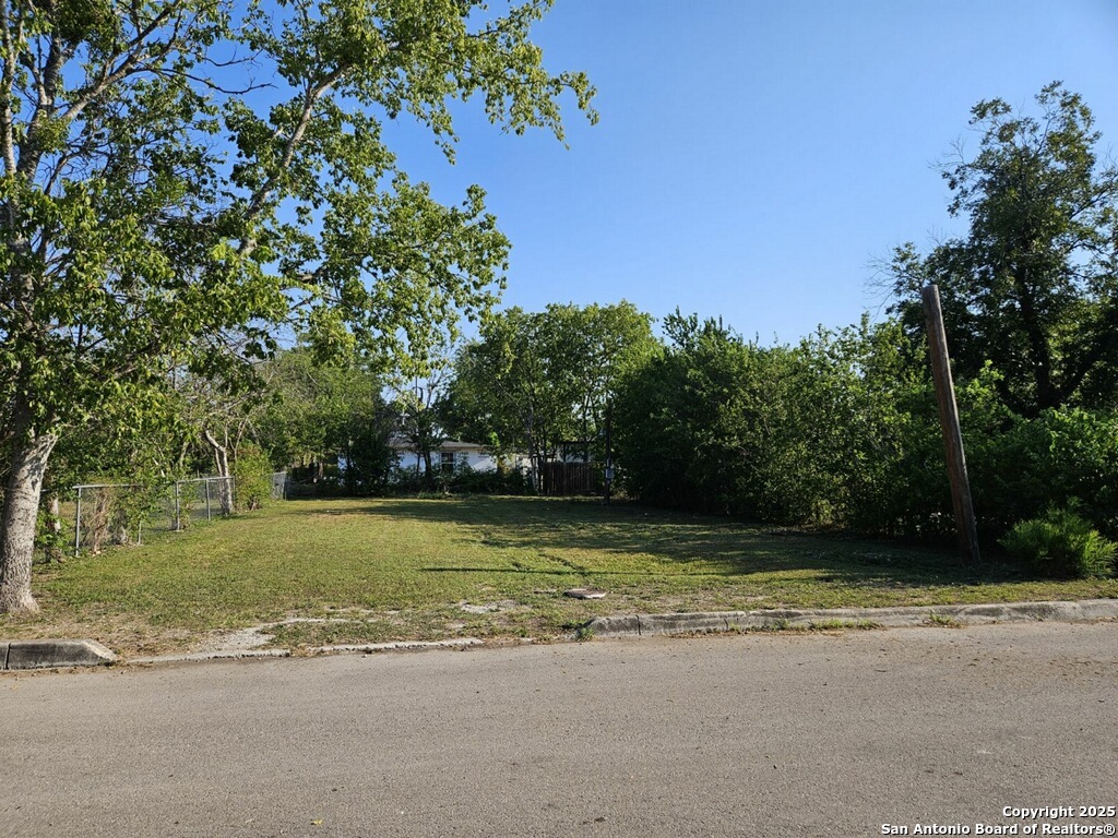 Land in Seguin 2