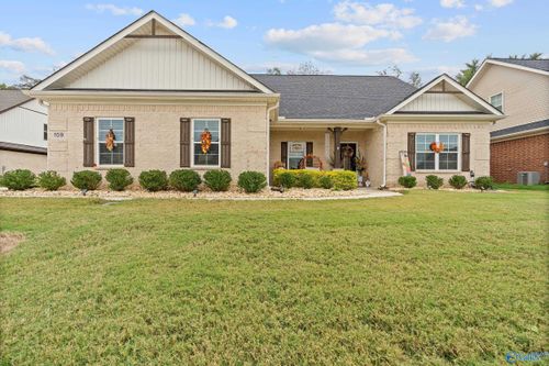 109 Ivy Vine Dr, Toney, AL, 35773-4502 | Card Image