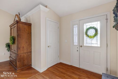 732 5th St, Marysville, MI, 48040-1054 | Card Image