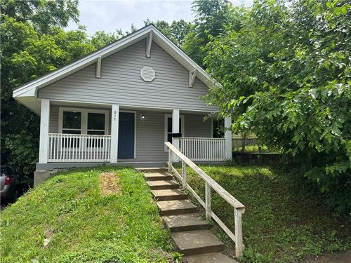 817 White Ave, Kansas City, MO, 64125-1652 | Card Image