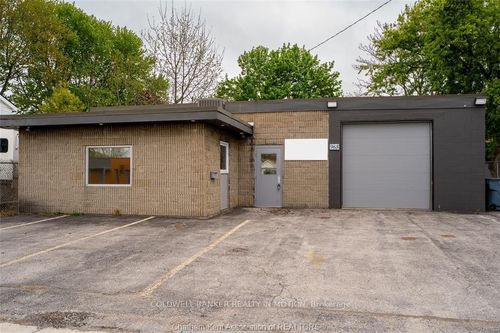 965 Old Glass Rd, Wallaceburg, ON, N8A3T1 | Card Image