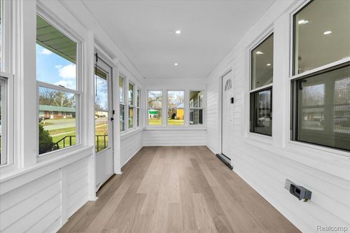 40 Burbank Ave, Ypsilanti, MI, 48198-4001 | Card Image