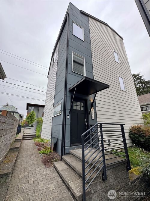 b-919 N 103rd St, Seattle, WA, 98133-9220 | Card Image