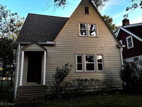 5205 Stanley Ave, Maple Heights, OH, 44137-2828 | Card Image