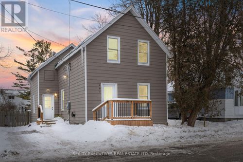 487 Clarence St, Winchester, ON, K0C2K0 | Card Image