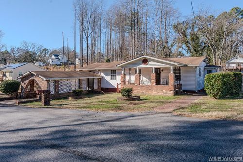 422 Robertson St, South Hill, VA, 23970-3224 | Card Image