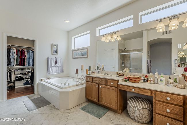 Master Vanity & Tub | Image 26