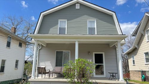 421 Argonne Dr, New Kensington, PA, 15068-5907 | Card Image