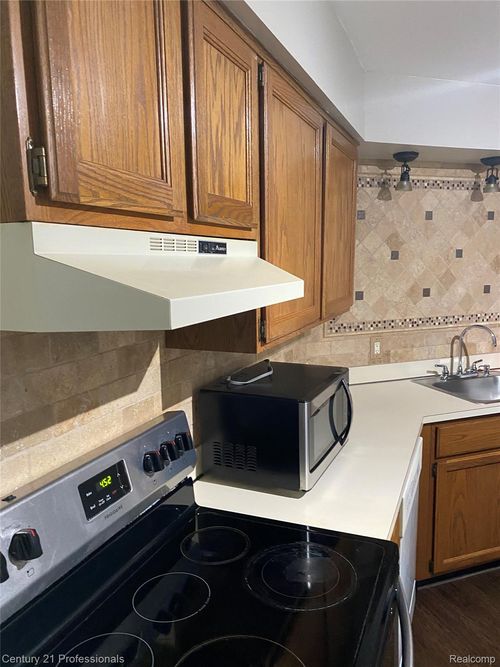 apt-26-29900 Grand Oaks Dr, Warren, MI, 48092-4679 | Card Image