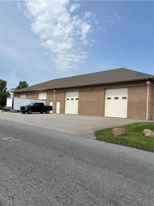 9 Gay St, Coventry, RI, 02816-4122 | Card Image