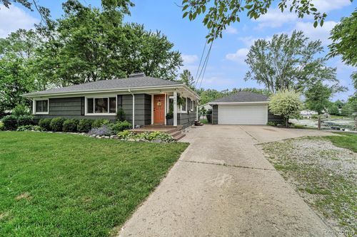 5690 Corunna Ave, Clarkston, MI, 48346-3402 | Card Image