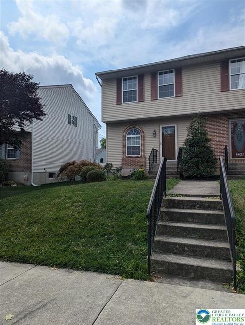2242 W Walnut St, Allentown, PA, 18104-6342 | Card Image