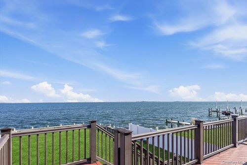 24 Milton Rd, Babylon, NY, 11702-4107 | Card Image