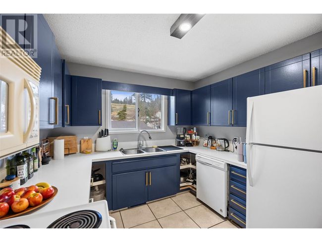 37 Breccia Dr, House other with 4 bedrooms, 3 bathrooms and 2 parking in Logan Lake BC | Image 11