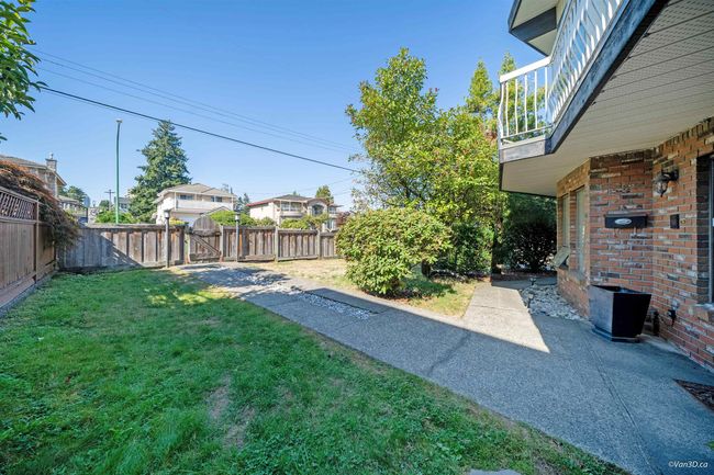 6296 Pearl Avenue, House other with 6 bedrooms, 3 bathrooms and 5 parking in Burnaby BC | Image 3