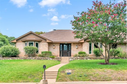 311 Woodbrook Dr, Desoto, TX, 75115-2926 | Card Image