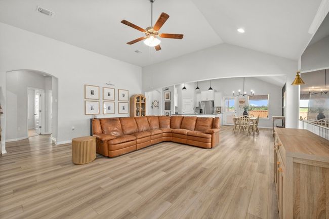 352 Backstays Loop, House other with 4 bedrooms, 3 bathrooms and 5 parking in Kyle TX | Image 10