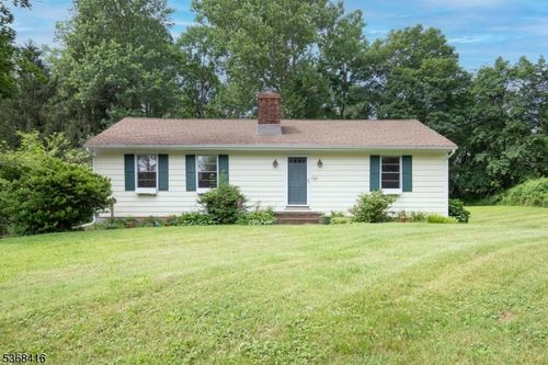 17 Joliet St, Oldwick, NJ, 08858-7049 | Card Image
