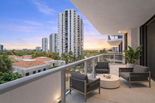 403-20281 E Country Club Dr, Aventura, FL, 33180-3025 | Card Image