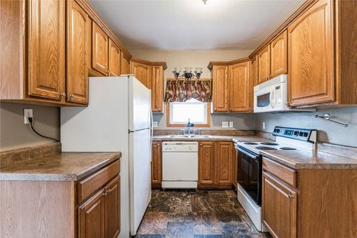 215 2nd St N, Coggon, IA, 52218-4704 | Card Image