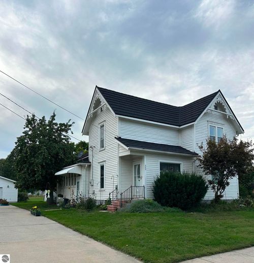 333 N Chippewa St, Shepherd, MI, 48883-9032 | Card Image