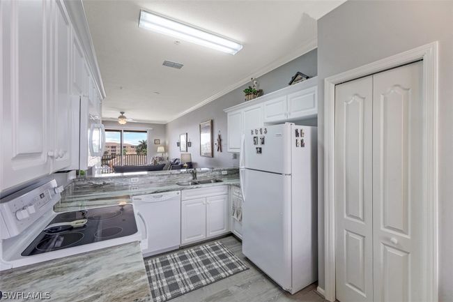 APT-646 - 8550 Kingbird Loop, Condo with 2 bedrooms, 2 bathrooms and null parking in ESTERO FL | Image 8