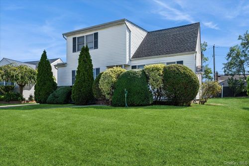 2846 Walter Rd, Wantagh, NY, 11793-1034 | Card Image