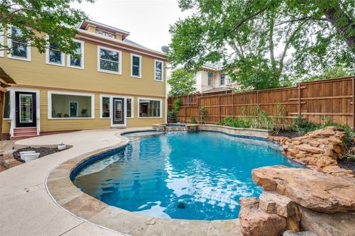 716 W Oak St, Denton, TX, 76201-4035 | Card Image