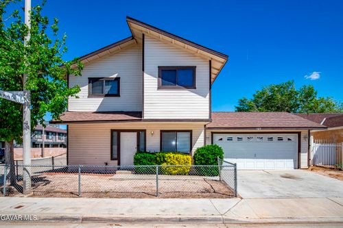 1822 Park Circle Dr, Lancaster, CA, 93535-5744 | Card Image