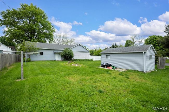 418 E Maple St, House other with 3 bedrooms, 2 bathrooms and 2 parking in Gillespie IL | Image 27
