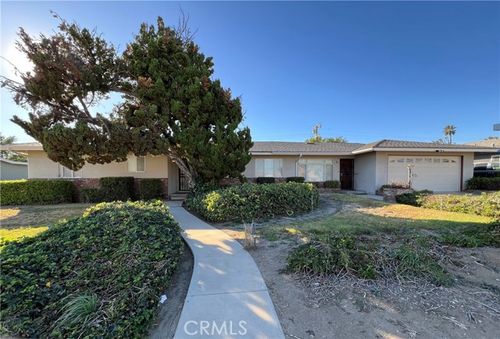  N Pine Avenue, Rialto, CA, 92376 | Card Image