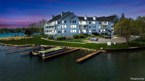apt-68-3565 Port Cove Dr, Waterford, MI, 48328-4577 | Card Image