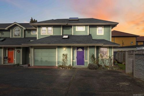 7-1060 Sutlej St, Victoria, BC, V8V2V8 | Card Image