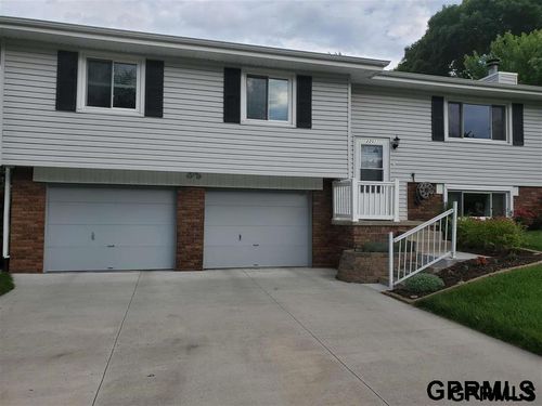 2201 Scarborough Dr, Bellevue, NE, 68123-2052 | Card Image