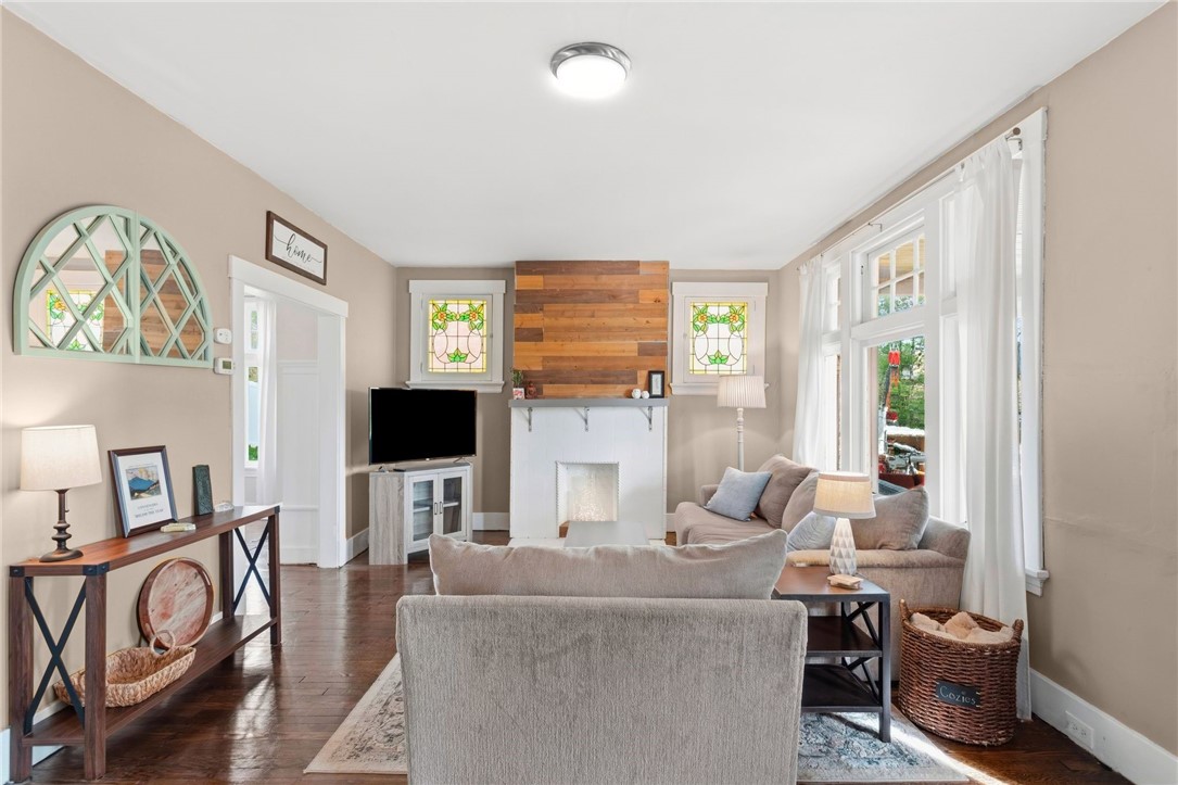 Residential in Dormont 5