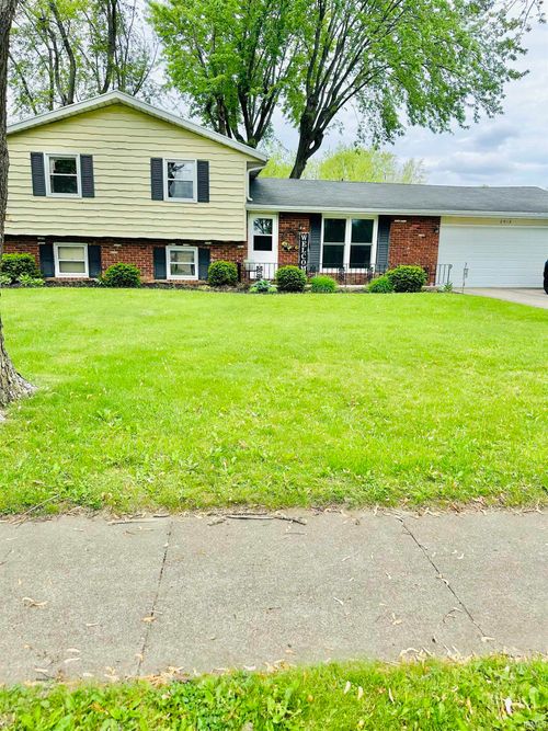 2912 W Twickingham Dr, Muncie, IN, 47304-1053 | Card Image