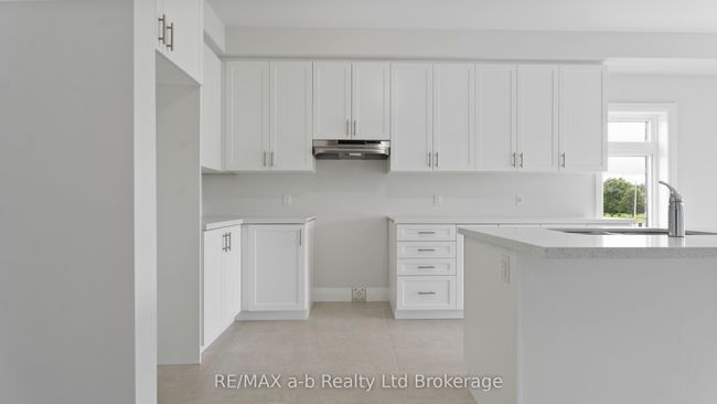 99 Cayley St, House other with 4 bedrooms, 3 bathrooms and 2 parking in Norwich ON | Image 4