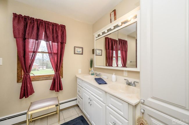 40 Readington Rd, House other with 3 bedrooms, 2 bathrooms and null parking in Whitehouse Station NJ | Image 25