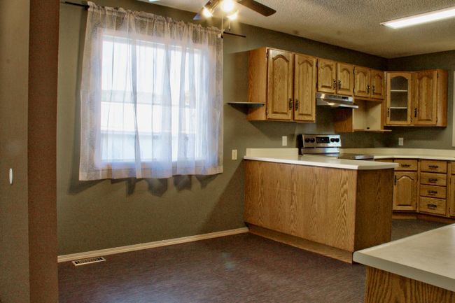 9502 123 Avenue, Home with 4 bedrooms, 2 bathrooms and 4 parking in Grande Prairie AB | Image 5