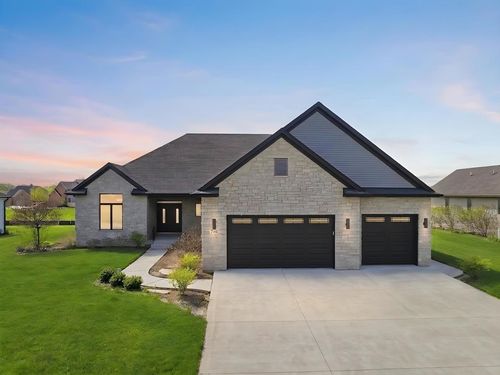 718 Independence Avenue, Sycamore, IL, 60178 | Card Image