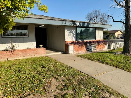 1010 S Lovers Lane, Visalia, CA, 93292 | Card Image
