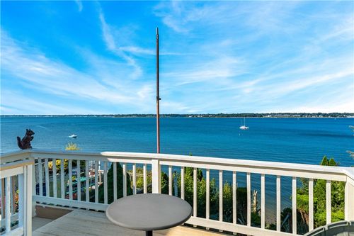 41 White Ave, Riverside, RI, 02915-3522 | Card Image